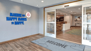 Hampton Inn Redesign: Revitalizing Brand Identity and Guest Spaces ...